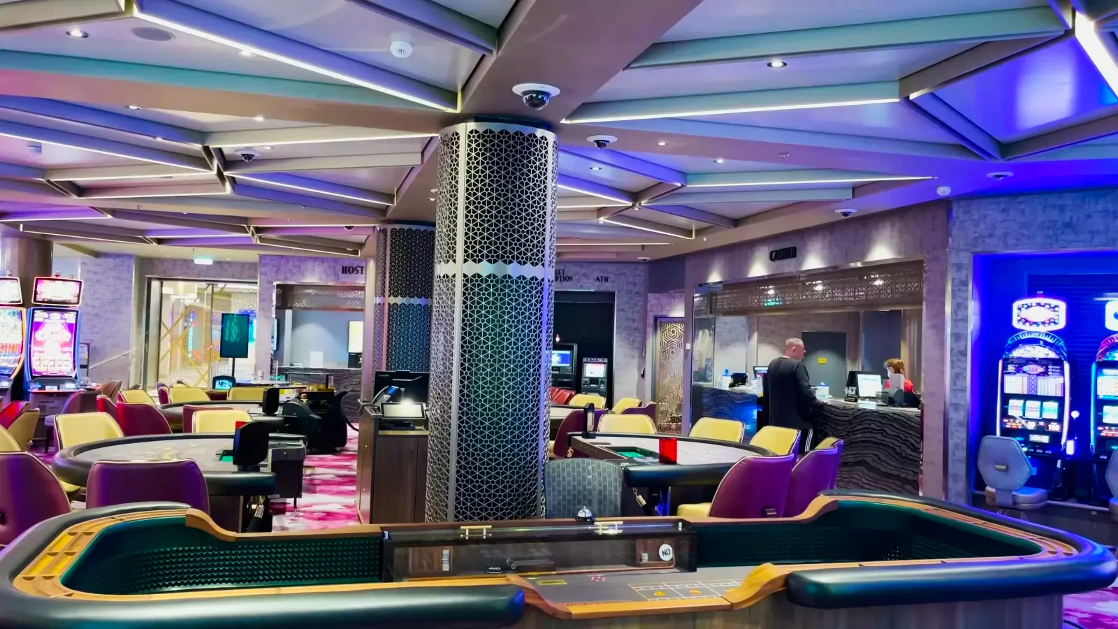 Inside the casino of the wonder of the seas 